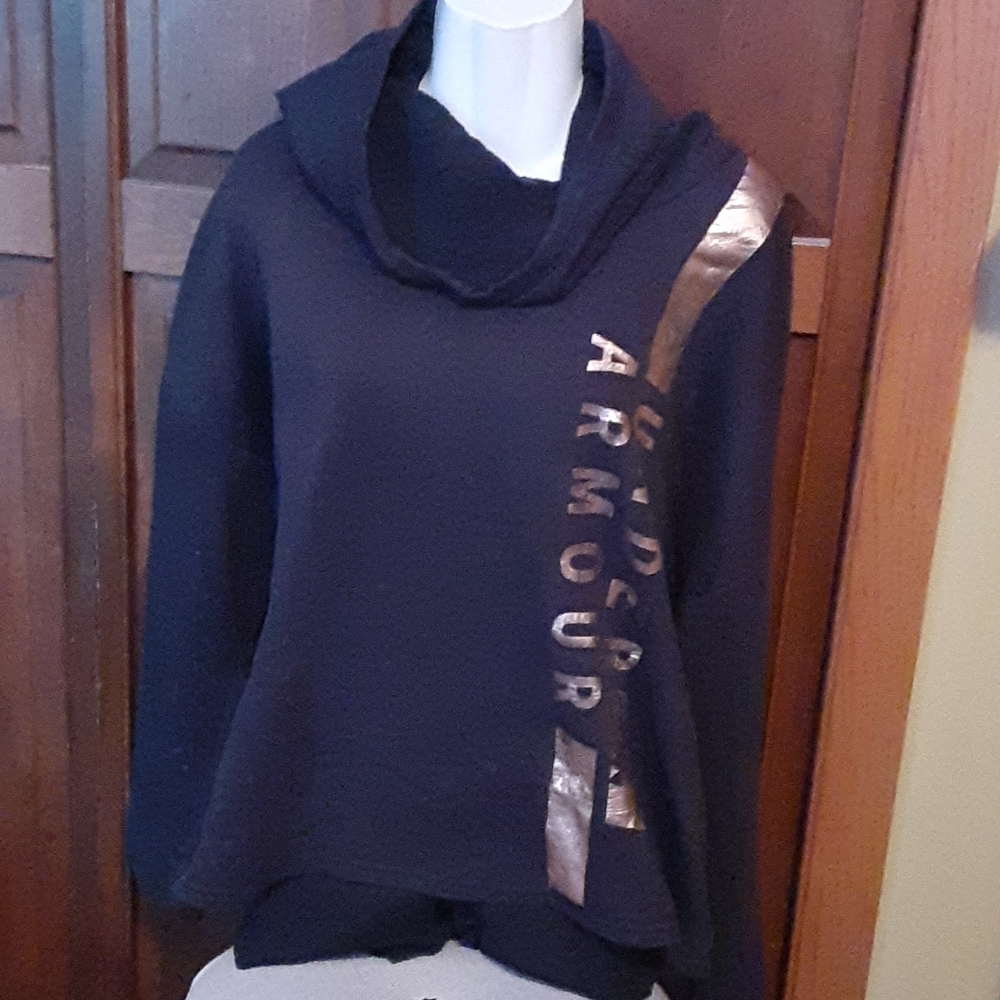 🥀 Under Armour cowl-neck hoodie